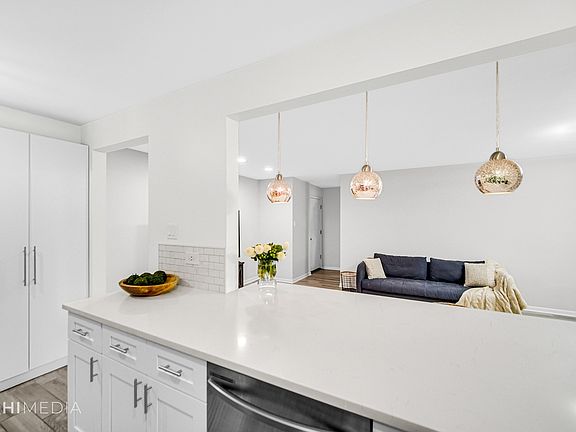 4th image of 726 Dempster St #5