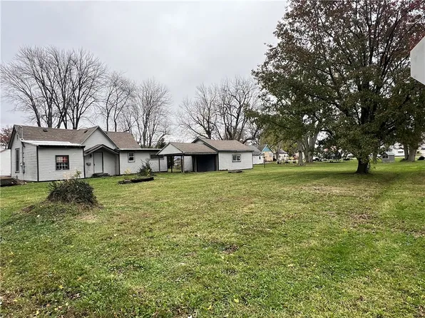 1010 S Jones St, Robinson, IL 62454