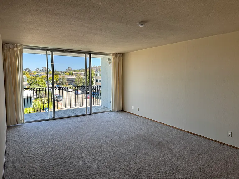 Imperial Apartments — Photo 18