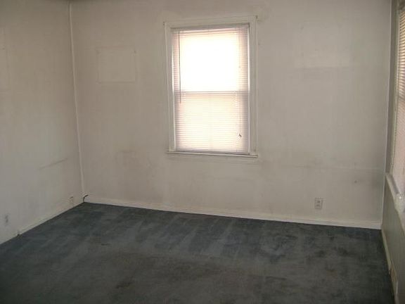 4th image of 28521 Marquette St