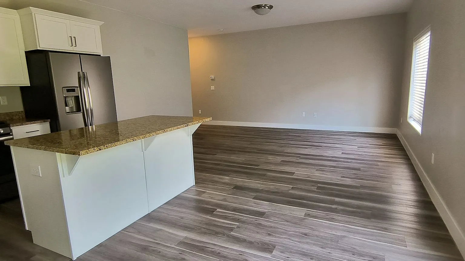 3 Bedroom 2.5 Bath Condo w/2 Car Garage — Photo 4