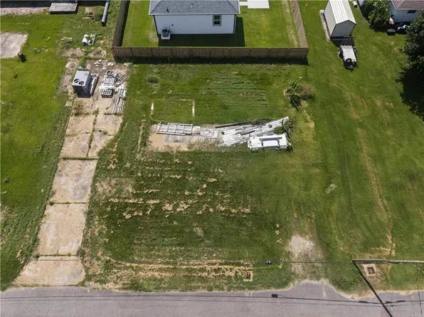 590 W Hoover St, Destrehan, LA 70047
