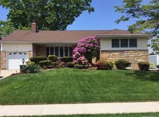 125 Hamilton Ave, Massapequa, NY 11758