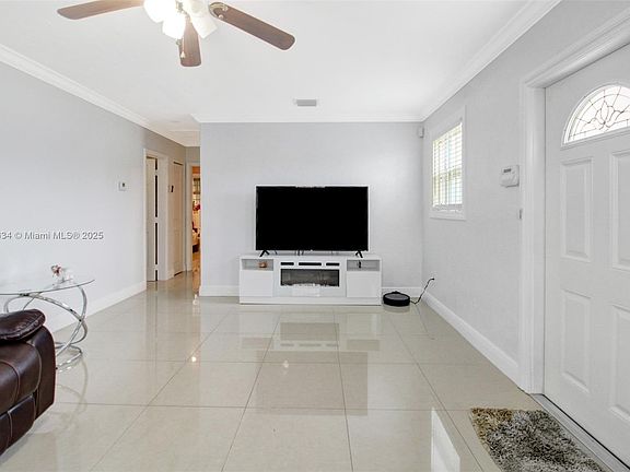 4th image of 838 NW 1st St