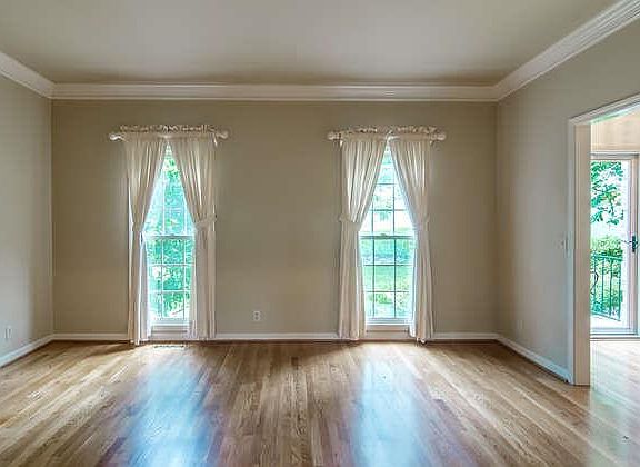 4th image of 374 Saint Andrews Dr
