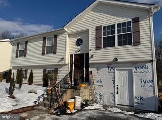 94 Longwood Dr, Bunker Hill, WV 25413