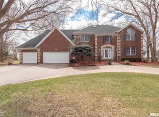 5908 Utica Ridge Rd, Davenport, IA 52807