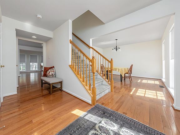 5th image of 306 Blossom Cir