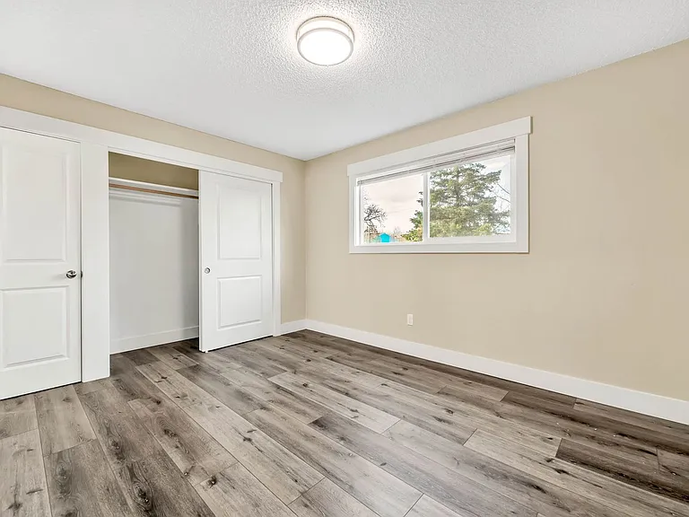 Cape Lee Apartments 2 & 3 Bedroom 1 Bathroom units — Photo 20