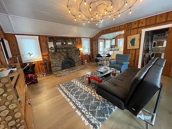 5th image of 9837 Yacht St