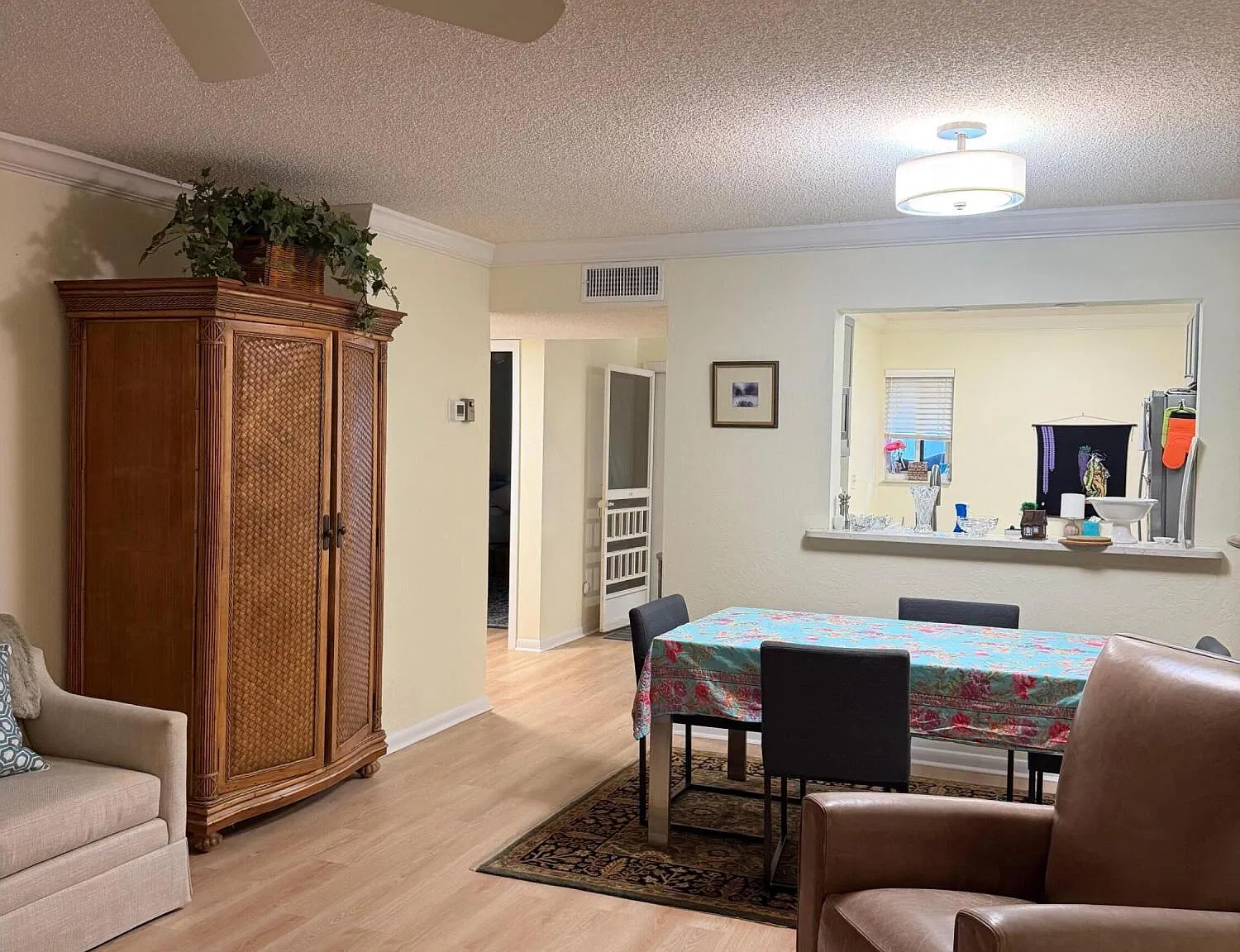 2 bed, 2.0 bath, 1135 sqft, $4,000 — Photo 2