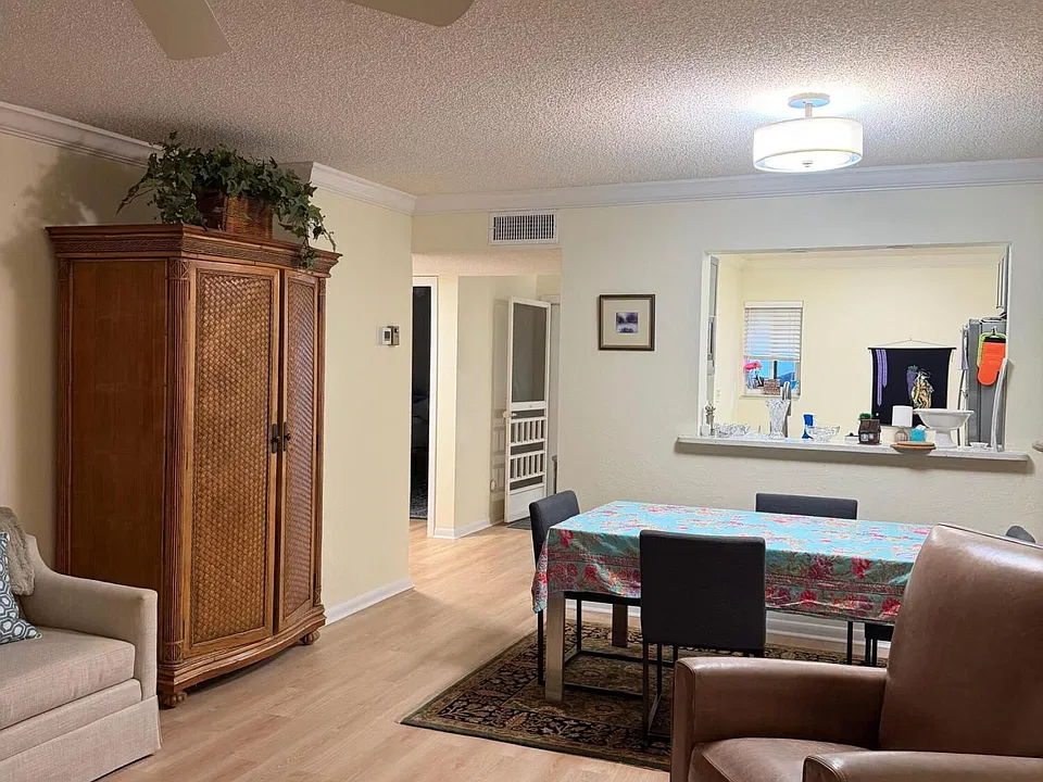 85 Pelican Pointe Dr #103