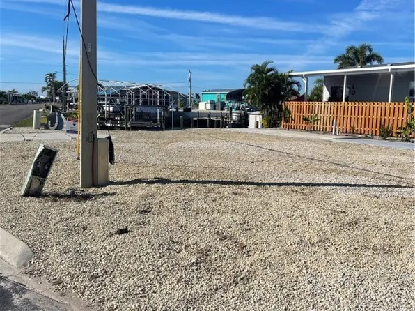 3810 Cherry Estates Pkwy, Saint James City, FL 33956