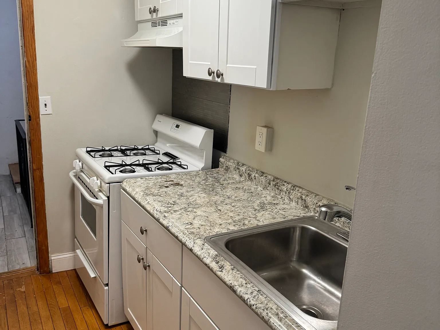 1 bed, 1.0 bath, $2,470 — Photo 3