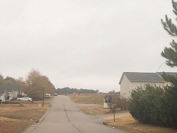 5th image of 516 Northwoods Dr