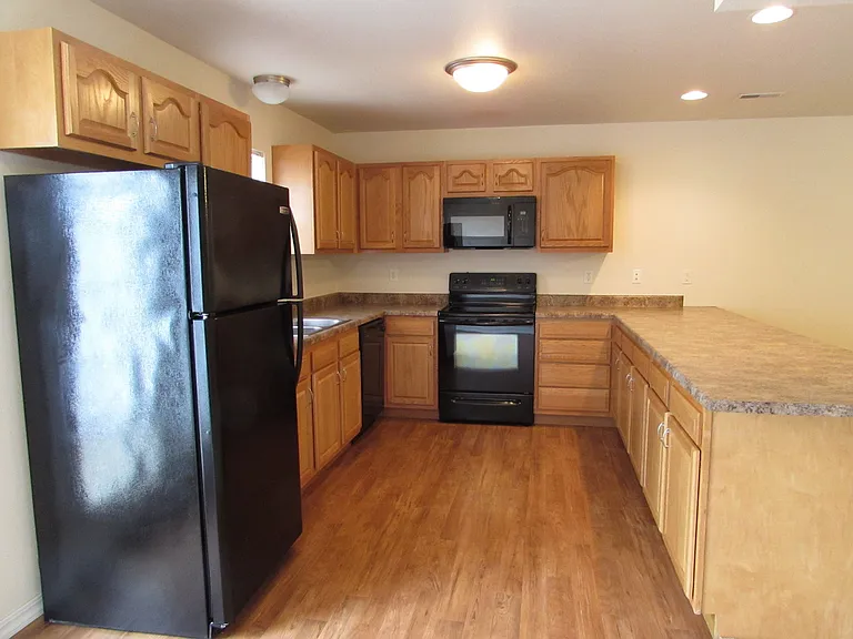 107 Andrews Dr — Photo 12