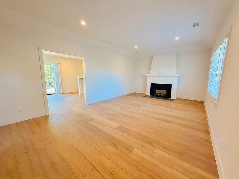 2960 Ventura Dr — Photo 9