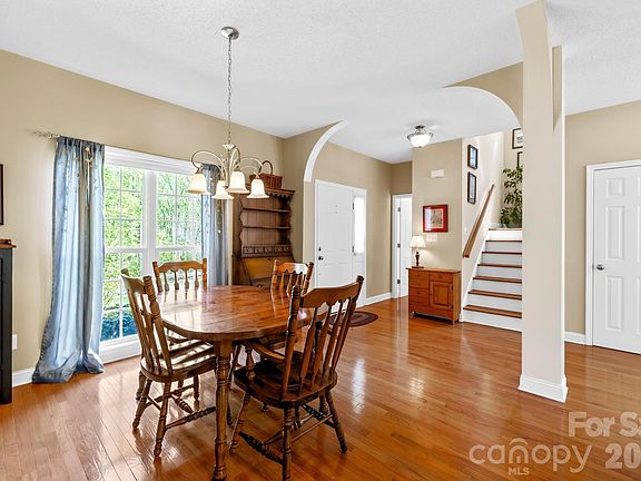 4th image of 1131 Greenheather Dr