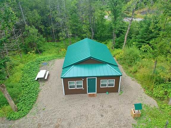 3rd image of 1879 Caribou Road