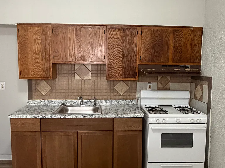 3224 Kirby Ave — Photo 7