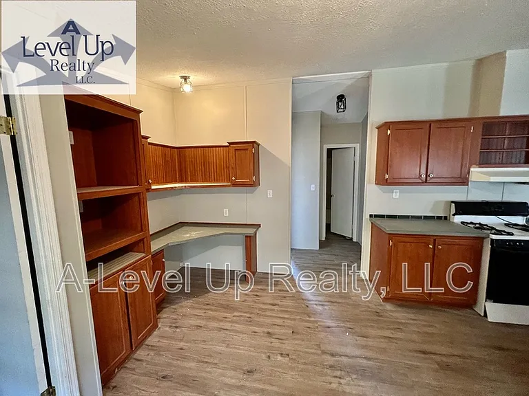 315 W Lee St — Photo 6