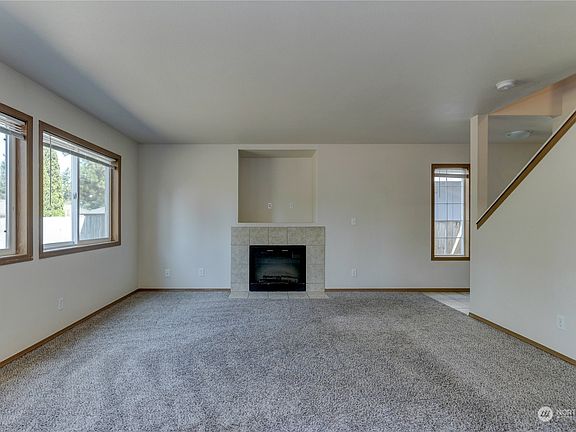 3rd image of 16922 16924 15th Avenue E