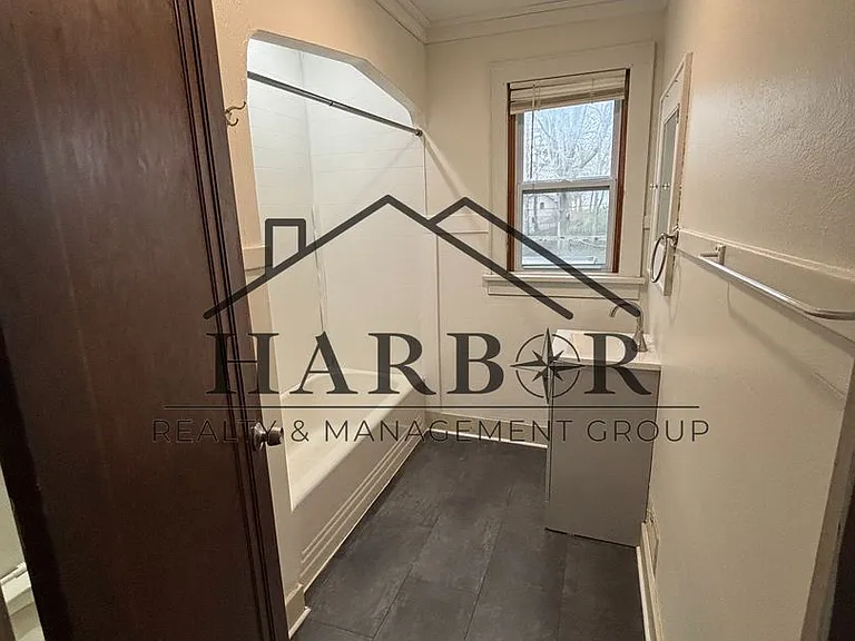1215 Saint John Ave #3 — Photo 6