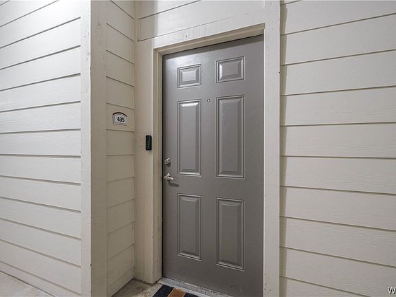 2nd image of 600 13th St APT 435