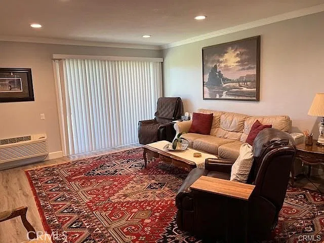 2 bed, 950 sqft, $2,850 — Photo 2
