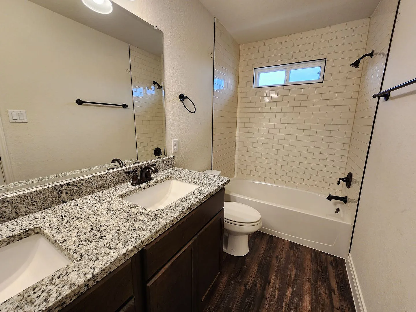 3/2.5/1.5 Fourplex with Granite Countertops, 9ft Ceilings, Fridge, Washer, Dryer / NBISD — Photo 4