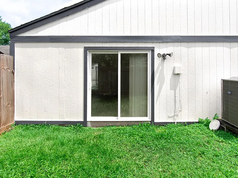 6423 Coachwood Dr — Photo 35