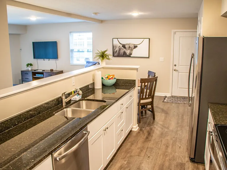 Latham Apartments — Photo 85