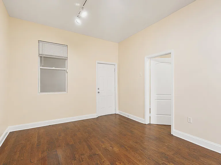 1955 W Chicago Ave #2R — Photo 10