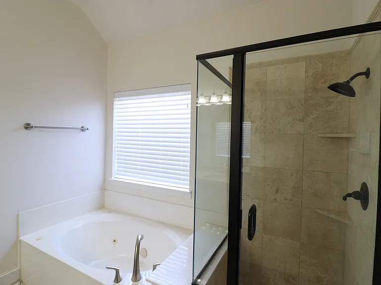 4041 Brazos Dr — Photo 15