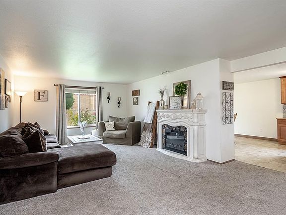 3rd image of 6016 Fenway Dr