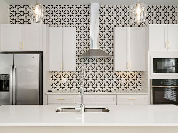 4th image of 302 Avondale Dr