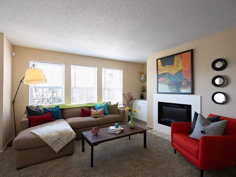 Park Laureate Apartment Homes — Photo 11