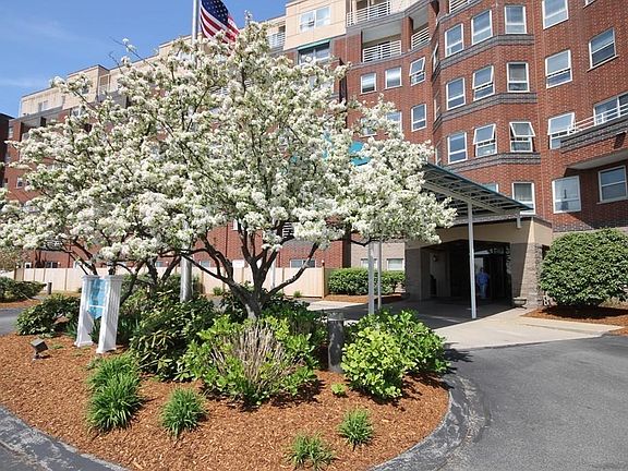 3rd image of 9 Park Ave APT 107