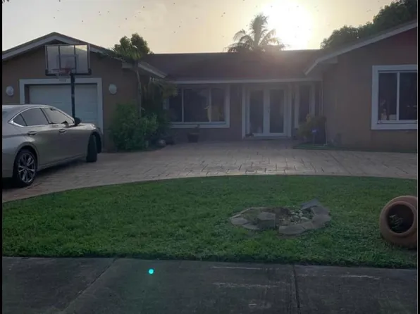 20012 NW 62nd Ct, Hialeah, FL 33015