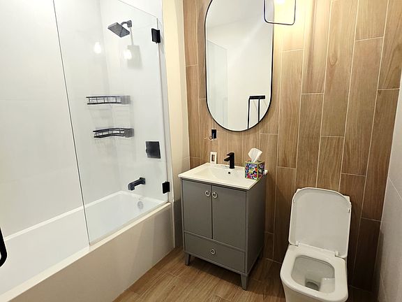 3rd image of 172 New York Ave #1A