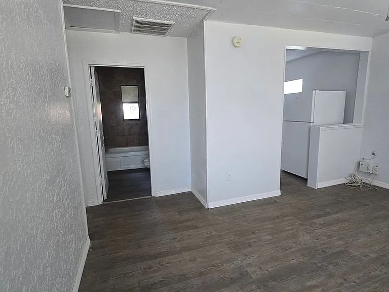 706 E Madison St — Photo 15