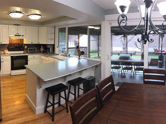 4th image of 230 Herlong Ave