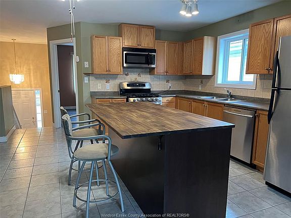 3rd image of 2557 Trappers Ave