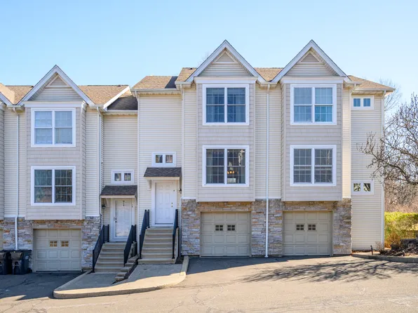 32 Crows Nest Lane #14, Danbury, CT 06810