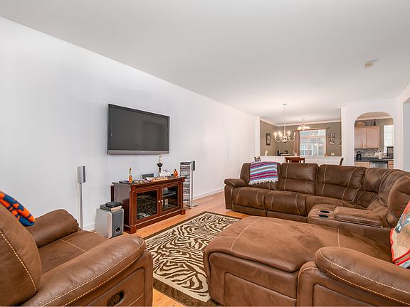 4th image of 1699 Deer Pointe Dr