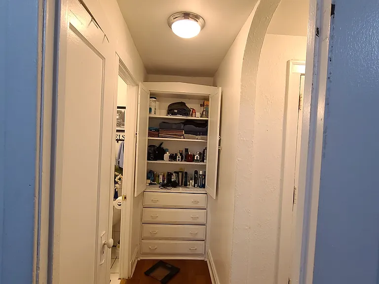 1B Br Garden 850 Hall