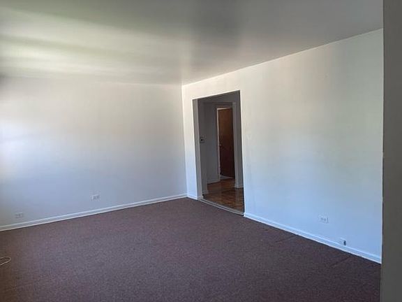 2nd image of 6114 N Hermitage Ave #7