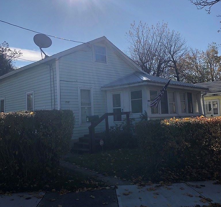 2nd image of 710 E Clinton St