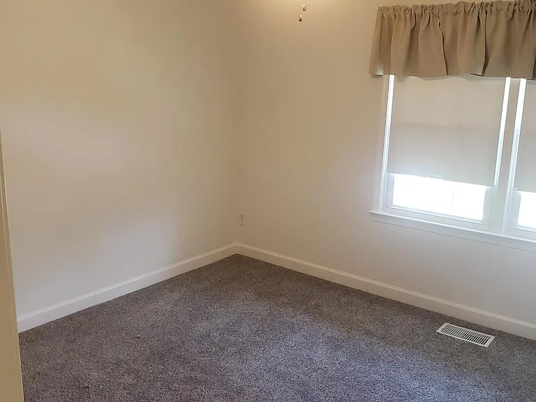 213 Cameron St — Photo 10