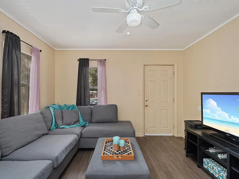207 N Lakewood Dr — Photo 10
